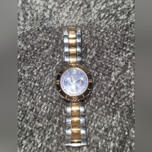 GUESS Unisex Designer Watch model U0565L3